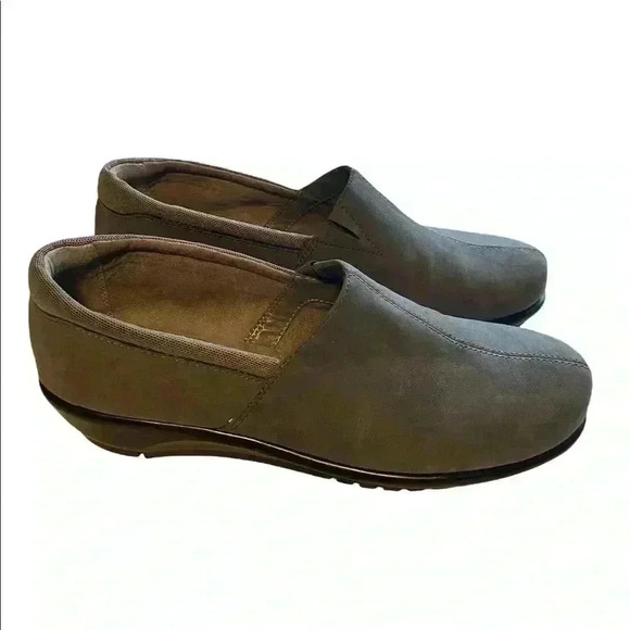 Aerosols Gray Slip on Shoes Size 8 1/2 - Picture 1 of 4